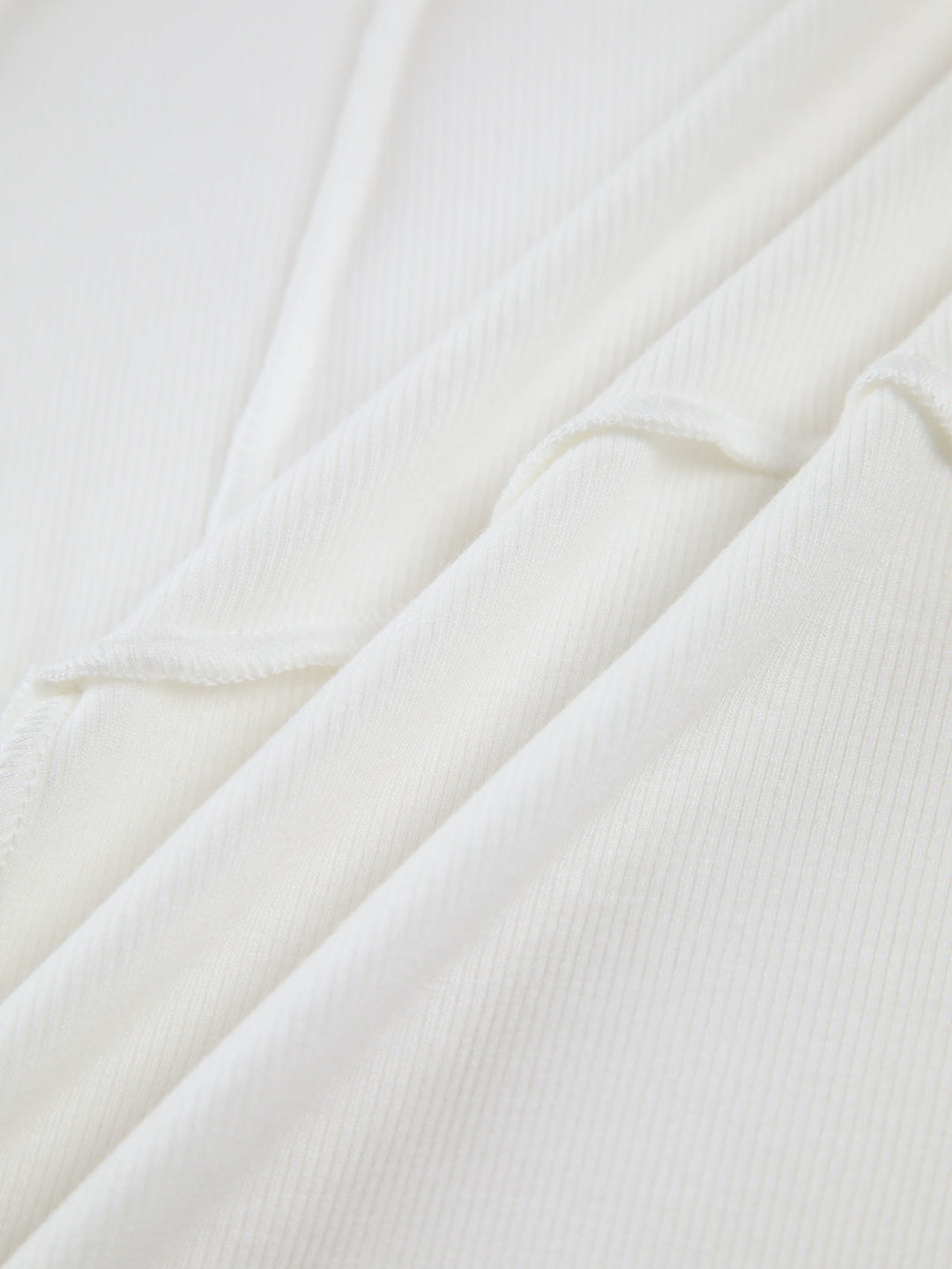 Freja | Elegant ribbed long-sleeve top with tailored piping